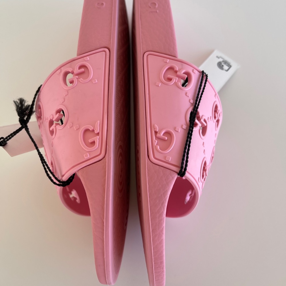 Gucci Pursuit GG Slide Sandals - Picture 11 of 11